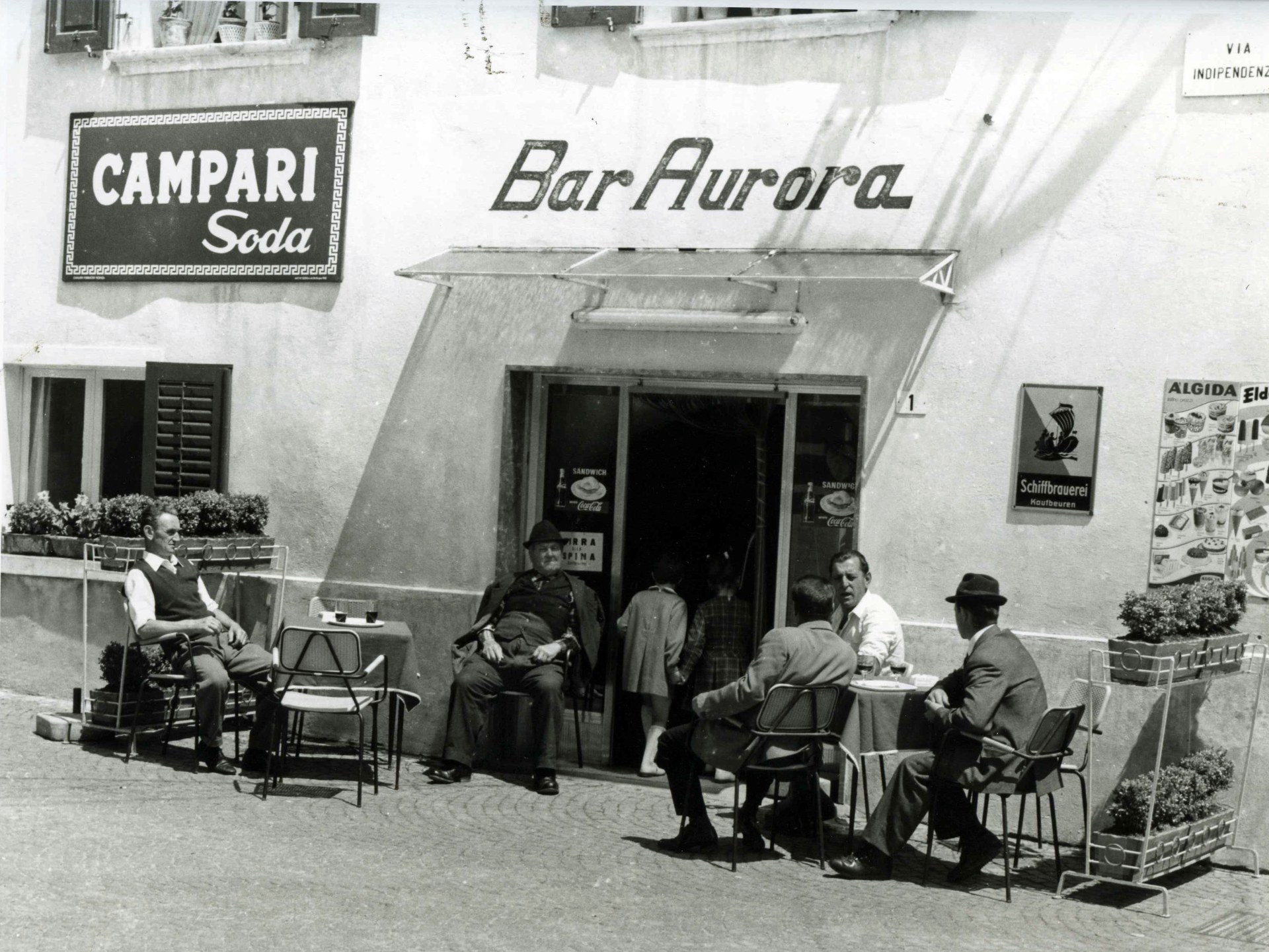 Bar Aurora