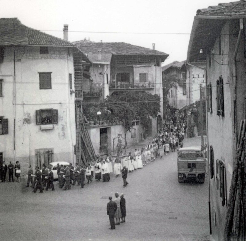 Processione a Vattaro