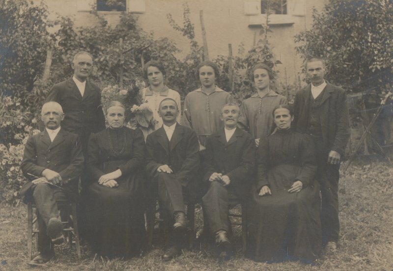 Davanti alla Casa vècia