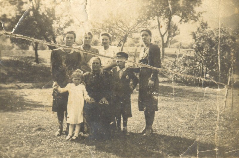 Foto di gruppo in campagna